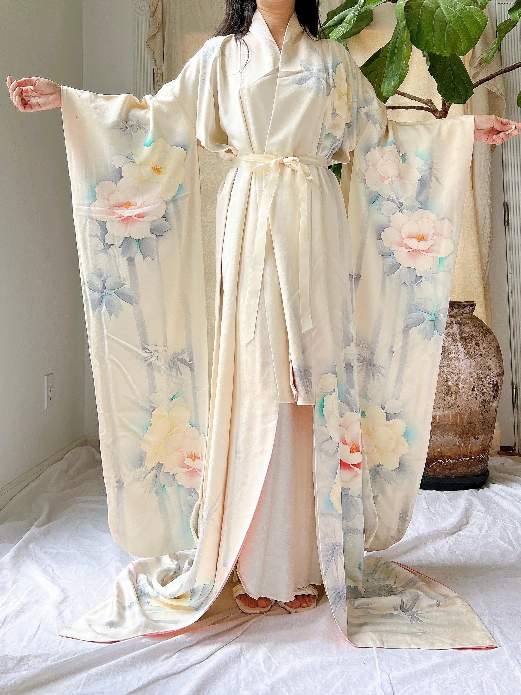 Vintage Ivory Silk Kimono - OSFM